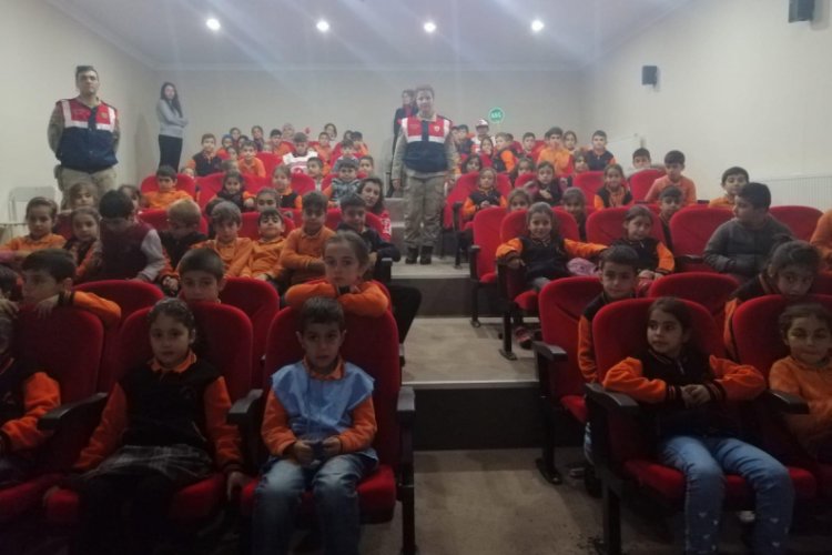 Jandarma, &ouml;ğrencilere trafik eğitimi verdi
