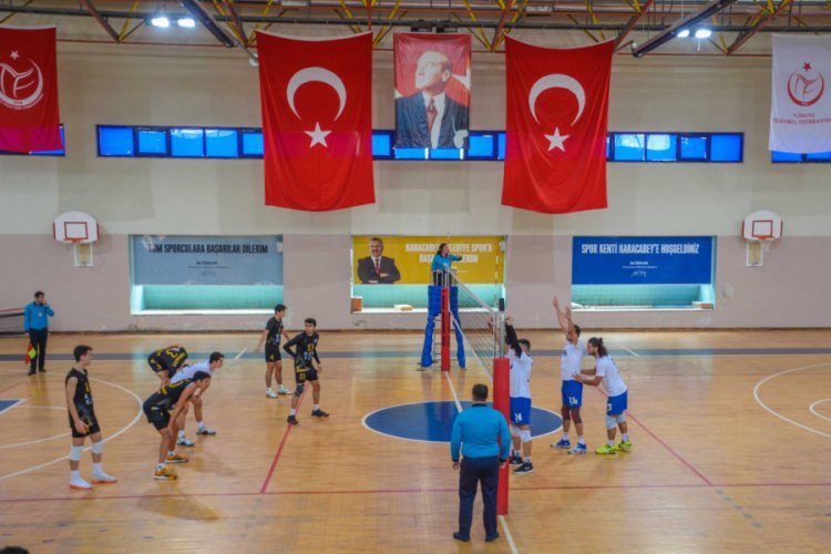 Karacabey Belediyespor Voleybol Takımı şampiyonluk yolunda