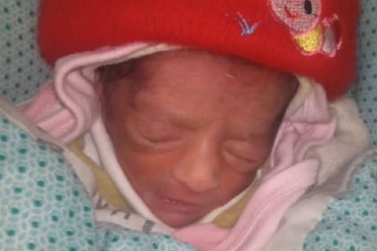 Pakistan'da bir hemşire &ccedil;ocuğu olmayan akrabası i&ccedil;in bebek &ccedil;aldı