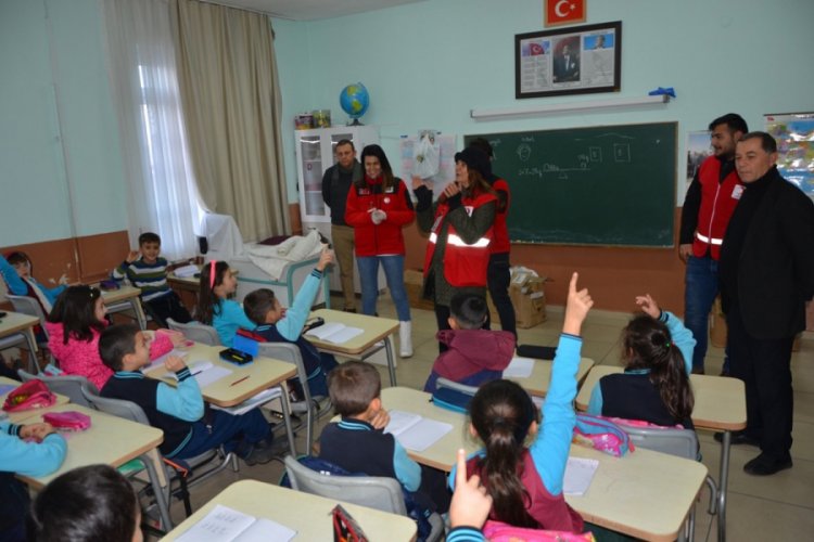 Türk Kızılay Bursa Şubesi'nden eğitime destek
