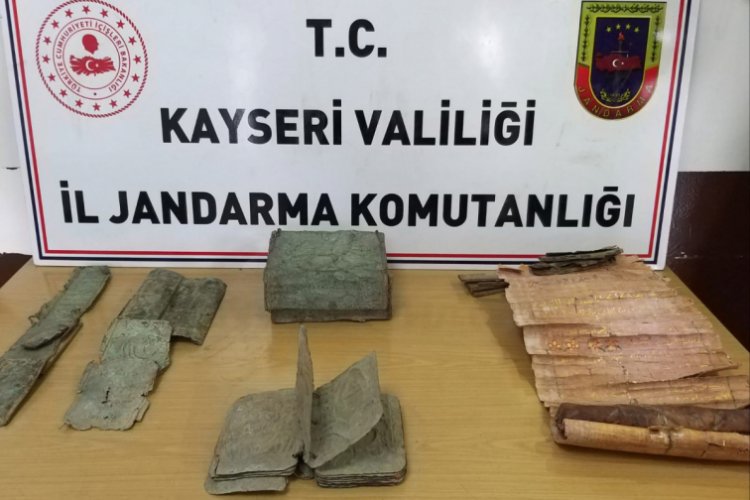 Ağa&ccedil; kabuğuna yazılmış altın yaldızlı tarihi belge kılıfı ele ge&ccedil;irildi