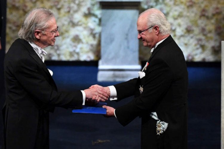 Soykırım destek&ccedil;isi yazar Handke Nobel &ouml;d&uuml;l&uuml;n&uuml; aldı
