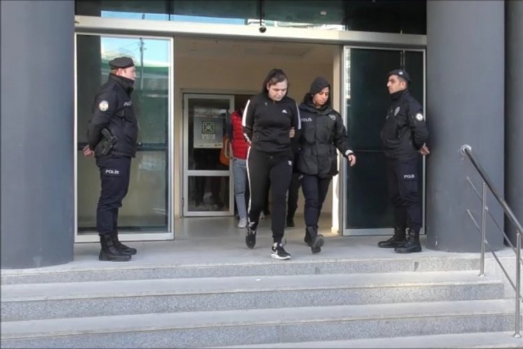 Bursa'da bin polisle yapılan şafak operasyonunda yakalanan 32 ş&uuml;pheli adliyede