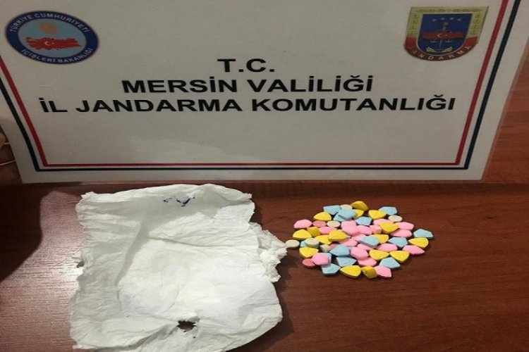 Durdurulan ara&ccedil;tan uyuşturucu &ccedil;ıktı