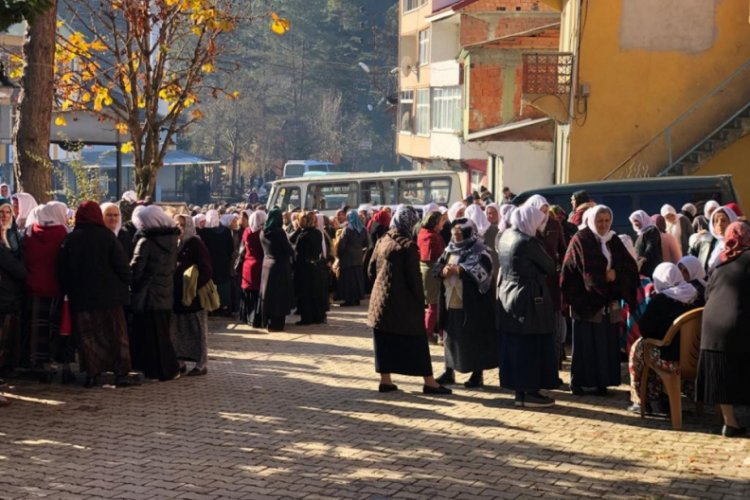 B&ouml;breğini verdiği oğlunun acısına dayanamadı
