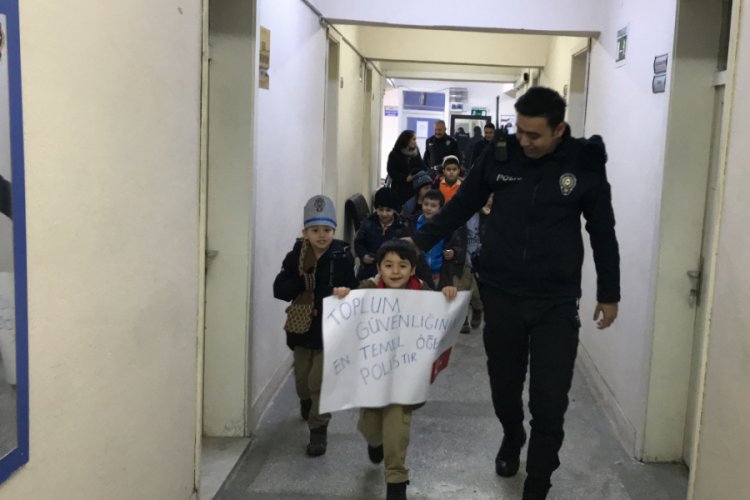 Polisleri duygulandıran ziyaret