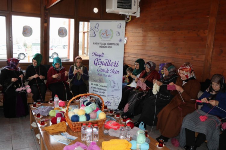 İhtiya&ccedil; sahibi &ccedil;ocuklar i&ccedil;in atkı ve bere &ouml;rd&uuml;ler