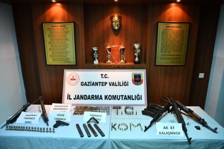 Ş&uuml;phelilerin ikametinde cephanelik ele ge&ccedil;irildi