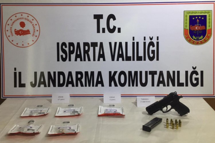 Yol kontrol&uuml;nde uyuşturucu ve silah ele ge&ccedil;irildi