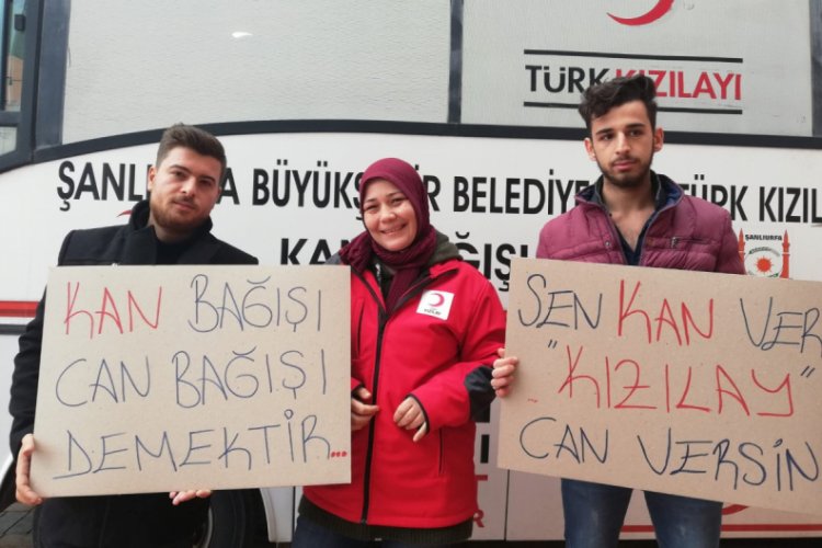 &Uuml;niversite &ouml;ğrencilerinden kan bağışına yoğun katılım