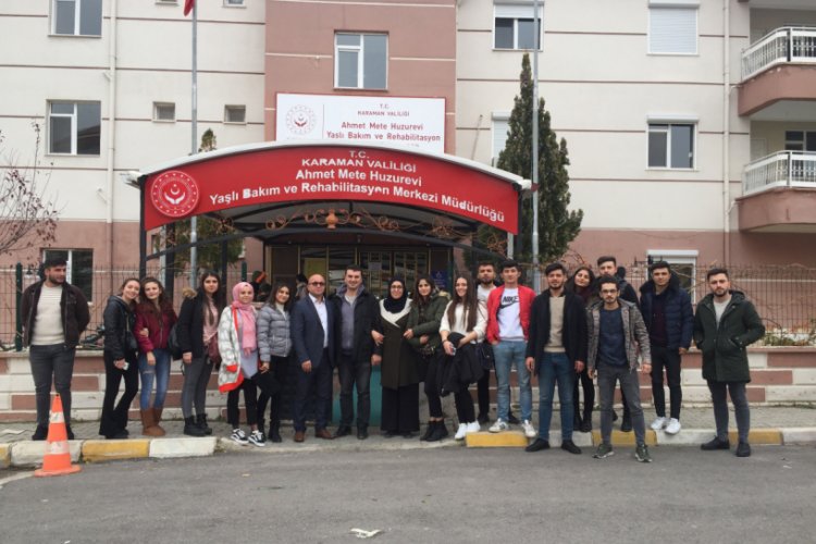 &Ouml;ğrencilerden huzurevi ziyareti