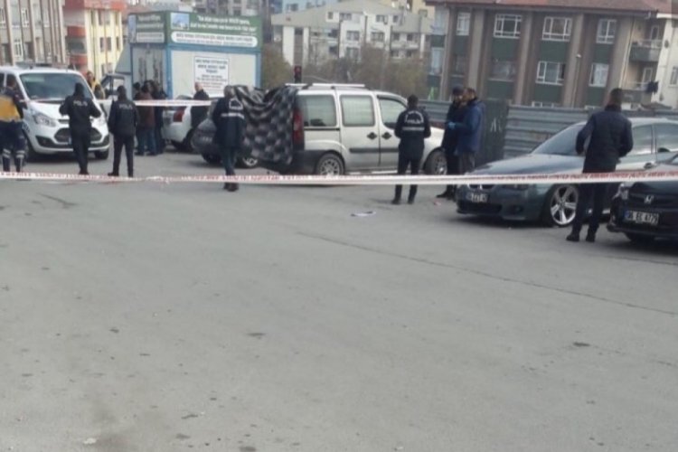 Uzaklaştırılma kararı bulunan koca otomobilinde &ouml;ld&uuml;