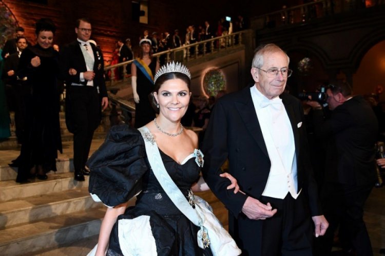 Kraliyet ailesi, Nobel &ouml;d&uuml;l t&ouml;reni i&ccedil;in kraliyet ş&ouml;leni d&uuml;zenledi