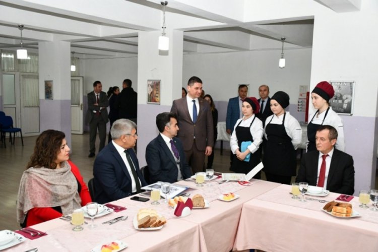 &Ouml;d&uuml;ll&uuml; aş&ccedil;ılara tebrik ziyareti