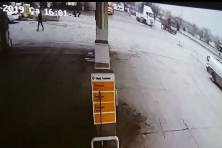 Bursa'da tesad&uuml;fen olay yerinden ge&ccedil;ti, eşinin &ouml;ld&uuml;ğ&uuml;n&uuml; kimse s&ouml;yleyemedi