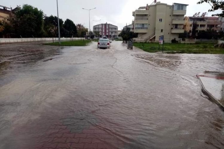 Sağanak hayatı fel&ccedil; etti