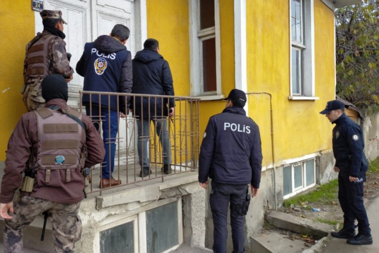 &Ouml;zel Harekat Polisleri metruk binalara operasyon d&uuml;zenledi