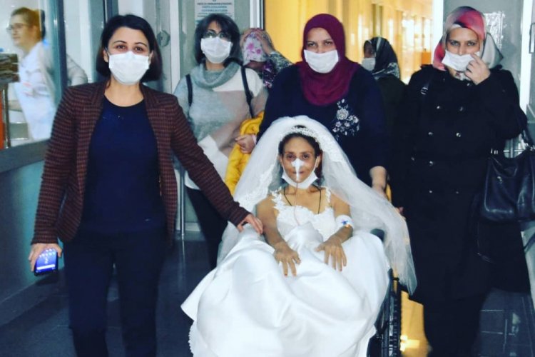 Bursa'da l&ouml;semi hastasının gelinlik hayali ger&ccedil;ek oldu