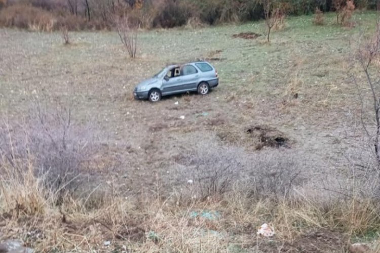 Otomobil tarlaya yuvarlandı