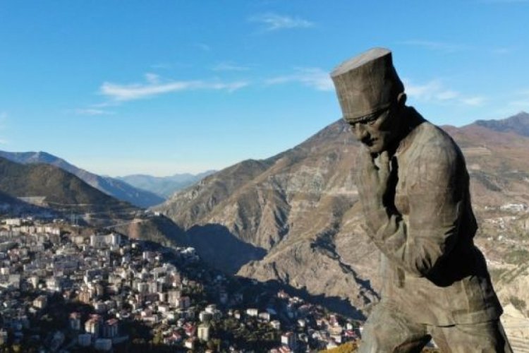 Artvin'deki Atat&uuml;rk heykelinin altı m&uuml;ze olacak