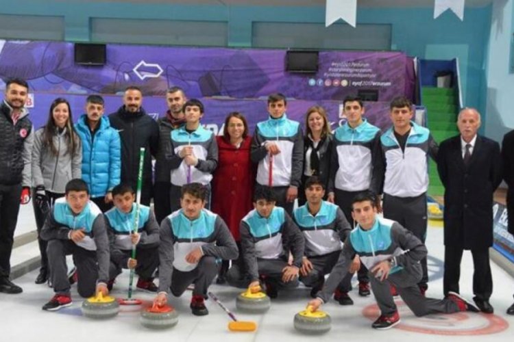 İşitme engelliler, curling antren&ouml;r&uuml; arıyor