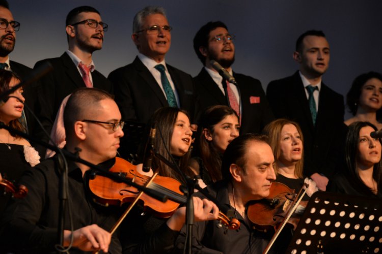 Bursa Uludağ &Uuml;niversitesi'nden 'Yeşil&ccedil;am Şarkıları' konseri