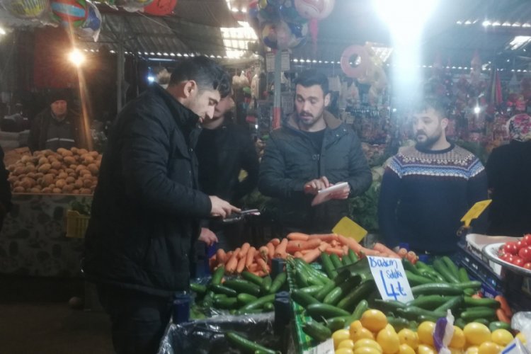 Pazar tezgahından meyve &ccedil;alındı