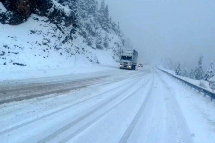Antalya-Konya kara yolu kar altında