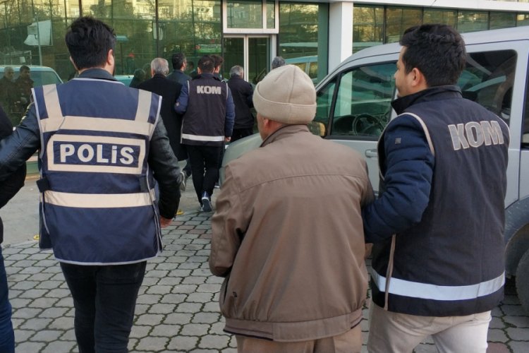 Silah ka&ccedil;ak&ccedil;ıları tutuklandı