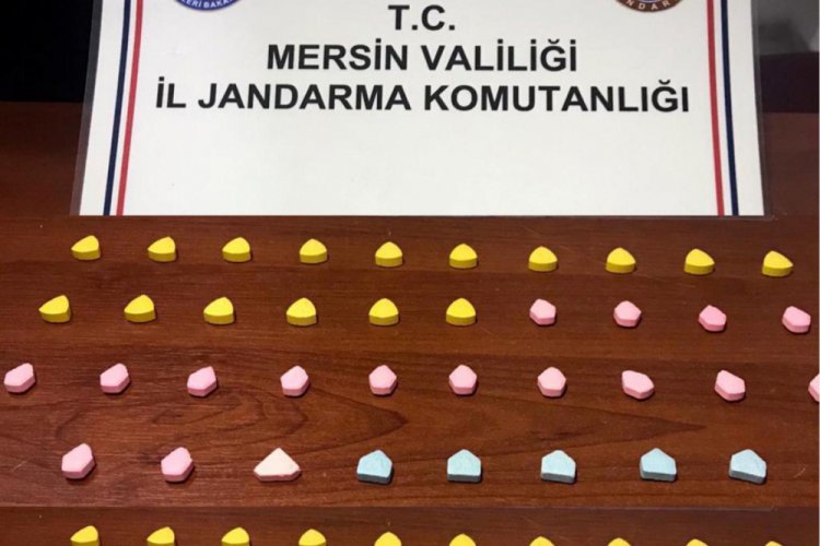 Otomobilden poşetle uyuşturucu attılar