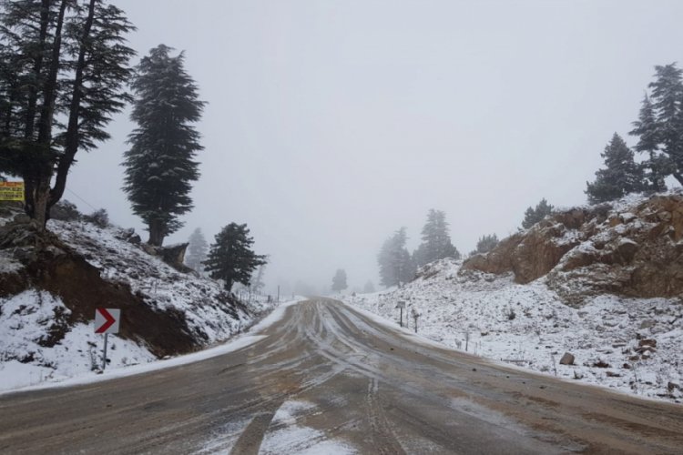Karayolu yaya ve ara&ccedil; trafiğine kapatıldı