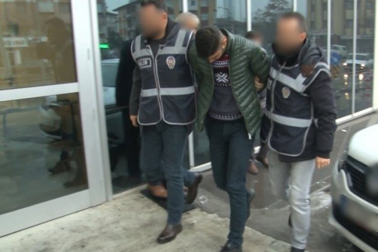 Bı&ccedil;ak ve tabancayla &ouml;ğrencileri gasbetti
