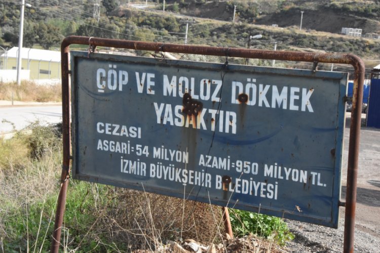 Ka&ccedil;ak moloz d&ouml;k&uuml;len alanda asbeste rastlandı