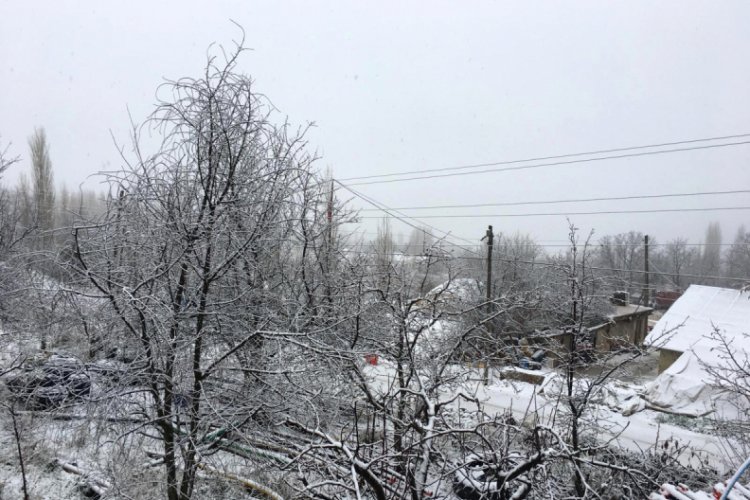 Y&uuml;ksek kesimlerde kar etkili oldu