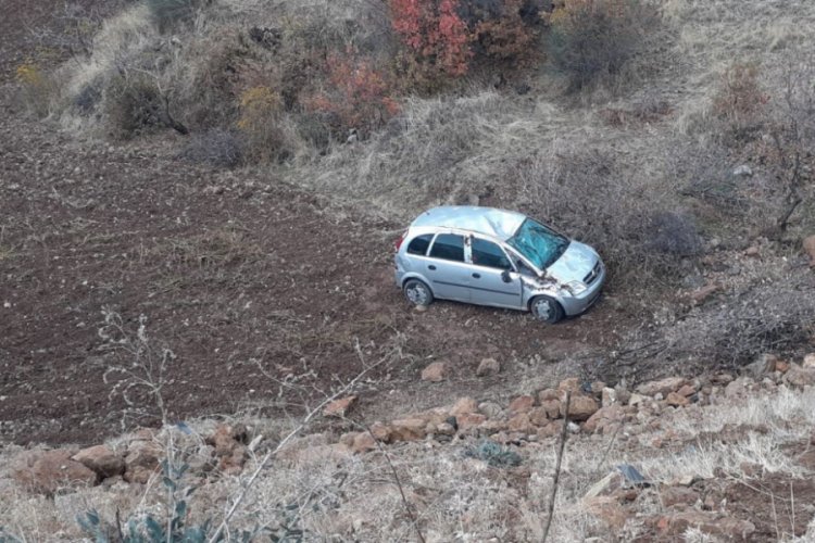 Ara&ccedil; kontrolden &ccedil;ıkarak şarampole yuvarlandı