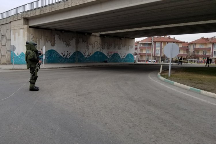 Ş&uuml;pheli paketten toprak ve &ccedil;&ouml;p &ccedil;ıktı