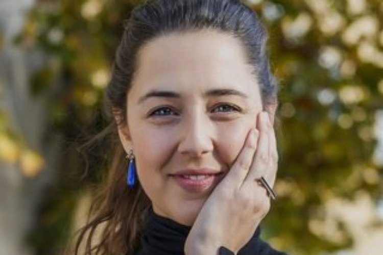 Melis Birkan gen&ccedil; oyuncuya aşık oldu