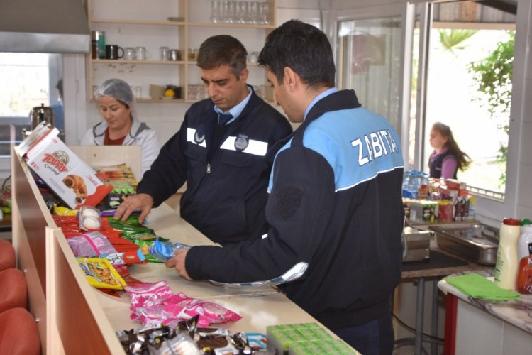 Okul kantinlerinde şırınga &ccedil;ikolata denetimi