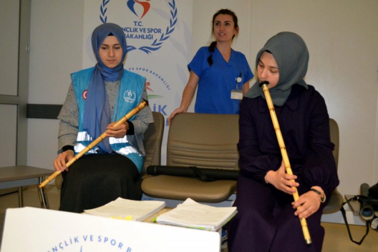 Psikiyatri hastalarına ney dinletisi