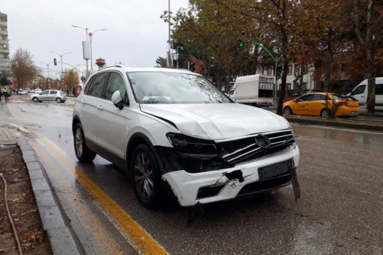 Trafik kazasında 2 kişi yaralandı