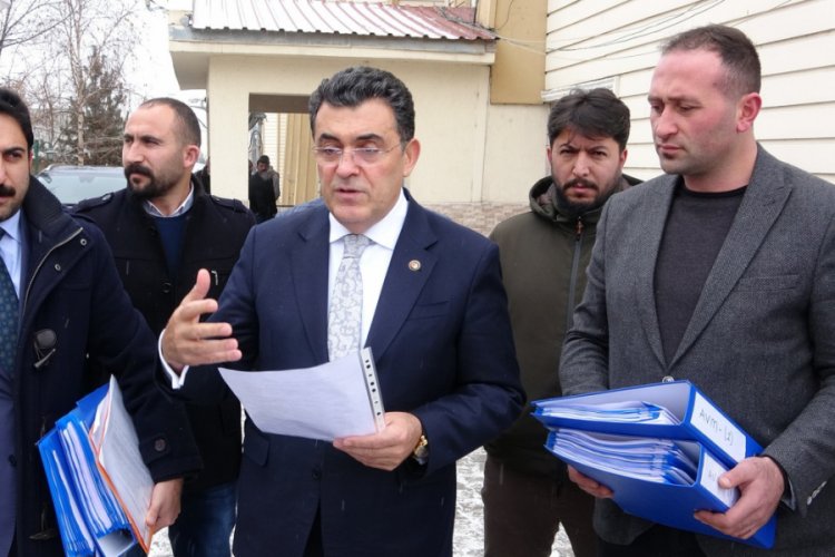 Belediye başkanı ihale dosyalarını yargıya taşıdı