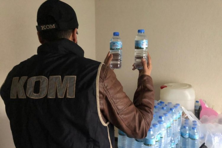 Bir depoda 90 litre sahte i&ccedil;ki ele ge&ccedil;irildi
