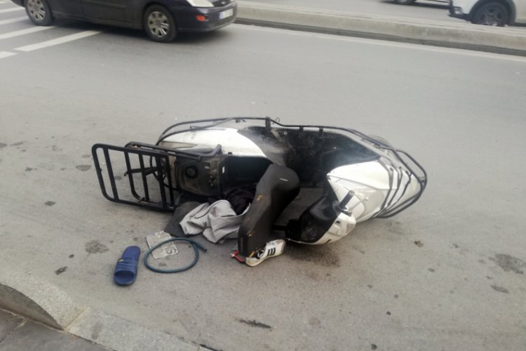 Vatandaşların kovaladığı hırsızlar motosikleti bırakıp ka&ccedil;tı