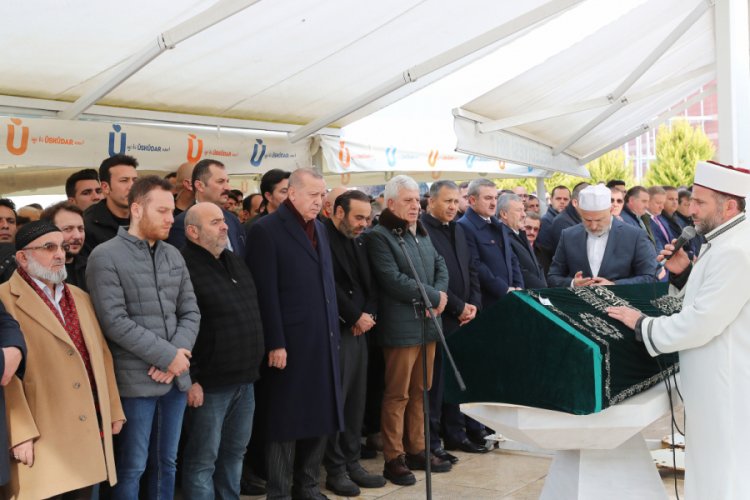 Cumhurbaşkanı Erdoğan aile yakınının cenaze t&ouml;renine katıldı