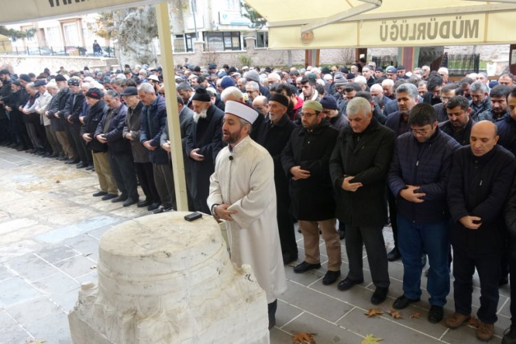 Cenaze namazında &Ccedil;in malı protestosu