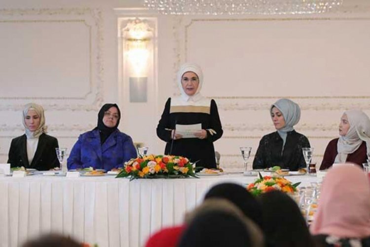 Emine Erdoğan, gen&ccedil; M&uuml;sl&uuml;man kadın lider adaylarıyla buluştu