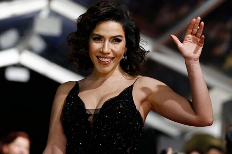 Burcu G&uuml;neş'ten yeni yıl hediyesi