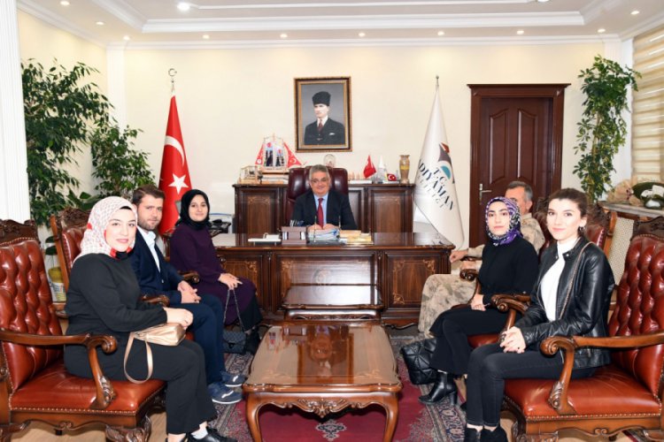&Uuml;niversite &ouml;ğrencileri valiyi ziyaret etti