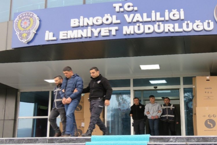 Sokak ortasında bir şahsı vuran 2 ş&uuml;pheli tutuklandı