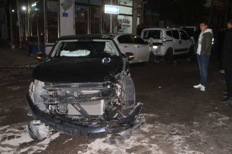 Elazığ'da zincirleme trafik kazası:4 yaralı